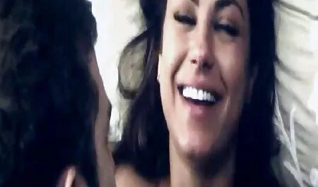 پرستار باتجربه به عکسهای سکسی زن و مرد نسل جوان آموزش می دهد