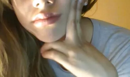 مسکویت چشم قهوه ای از اولین بازیگران عکس سکسی زن ومرد لخت روی کوه عبور می کند