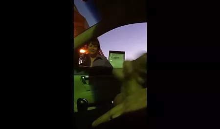 او اولین تجربه گروهی خود را با عکس زن و مرد در حال سکس دوستانش کسب می کند