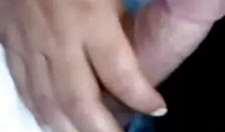 بینی عکس سکس مرد با زن با دهان گردن دوست دخترش را گرفت