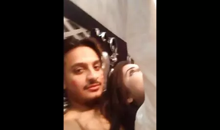 عیار دهان خود عکس سکسی مردان گی را قبل از قرار دادن آن در سوراخ خود پاک کرد